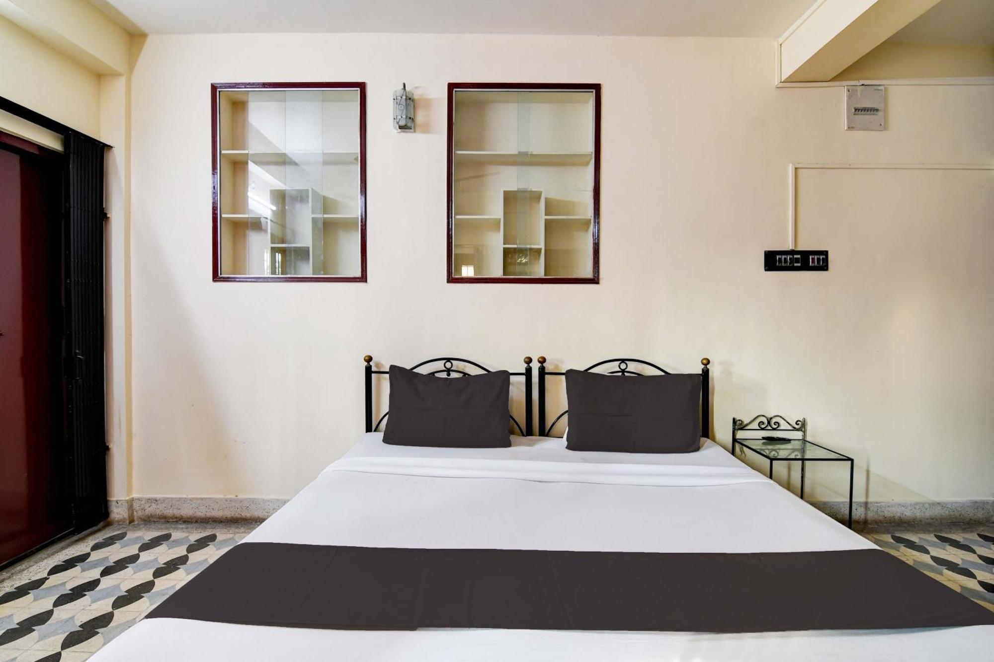 Oyo Simplex Guest House Behala Kolkata Exterior photo