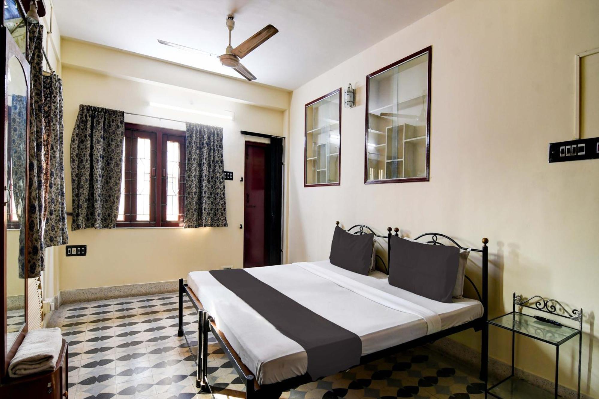 Oyo Simplex Guest House Behala Kolkata Exterior photo